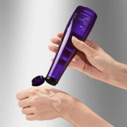 Shampooing Révélateur D'éclat Shu Uemura Yubi Blonde 300ml -Capillaires Produits Boutique Shampooing revelateur d eclat texture 38677.1684847076