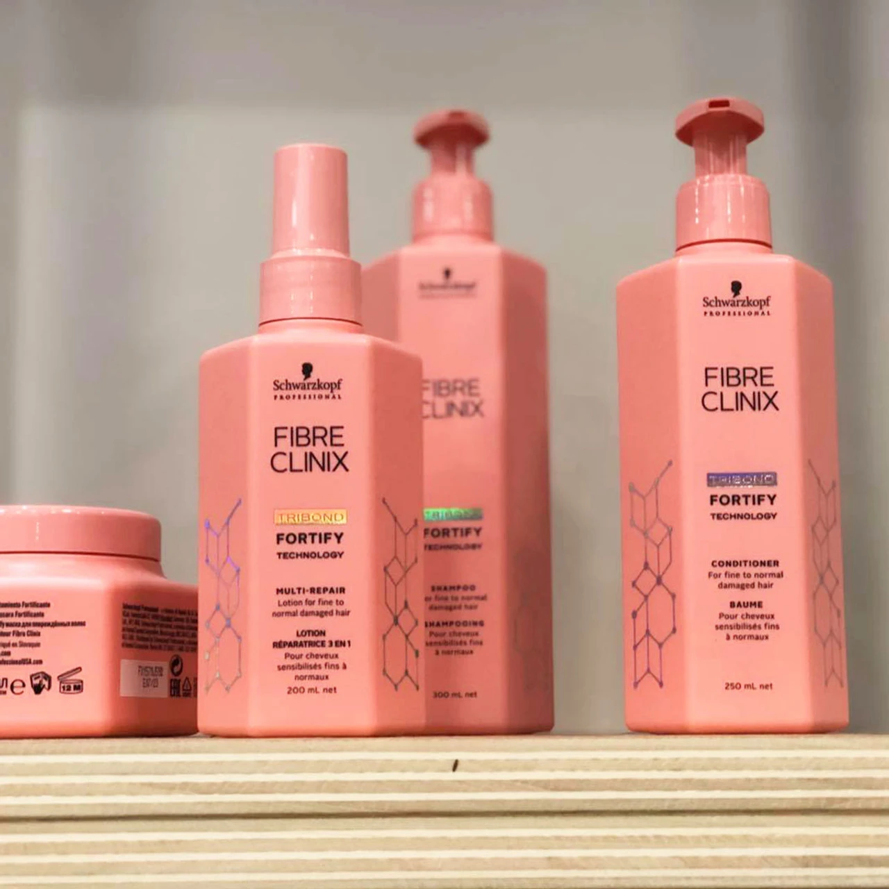 Lotion Fortifiante 3 En 1 Fibre Clinix Schwarzkopf 200ml Lotion Fortifiante 3 En 1 Fibre Clinix Schwarzkopf 200ml -Capillaires Produits Boutique lotion reparatrice 3 en 1 fibre